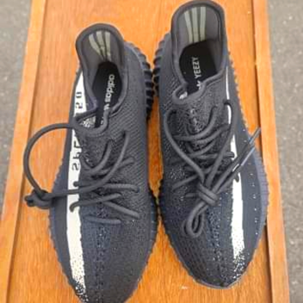 adidas Yeezy Boost 350 V2 Core Black White